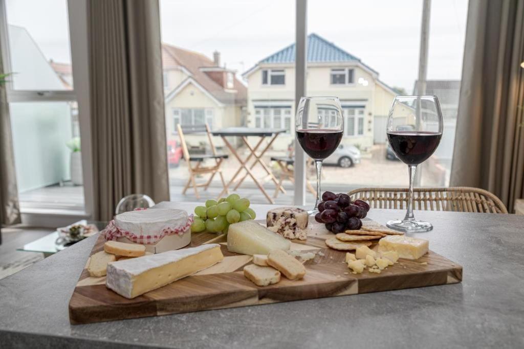 Bournecoast - Stylish Flat With Balcony - Sea Glimpses - 10 Min Walk To Beach - Parking - Wifi - Fm8405 Bournemouth Eksteriør billede